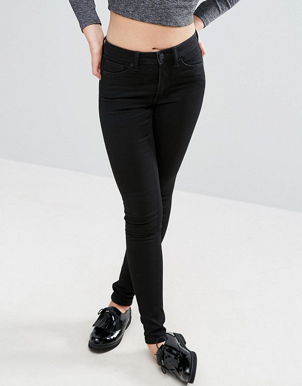 Monki Mocki Svarta slim jeans med mellanhög midja och ekologisk bomull