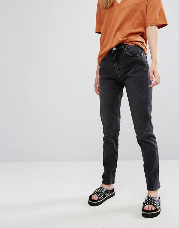 Weekday Seattle Jeans i "mom jeans"-modell med hög midja Härligt svart
