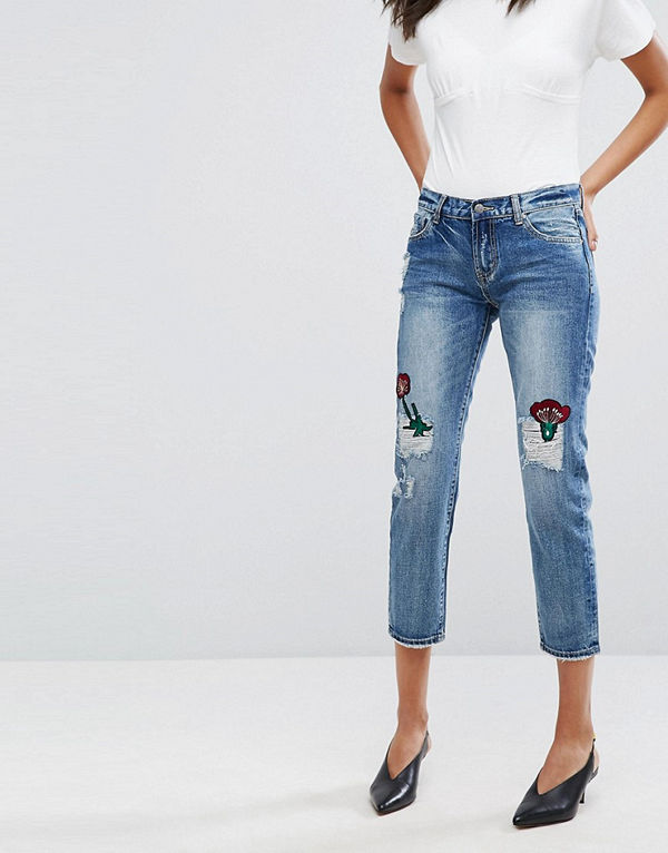 Evidnt Jeans med blommiga lappar och smala ben