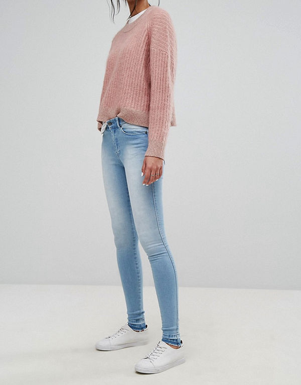 Dr. Denim Lexijeans med medelhög midja Ovikta ljusblå