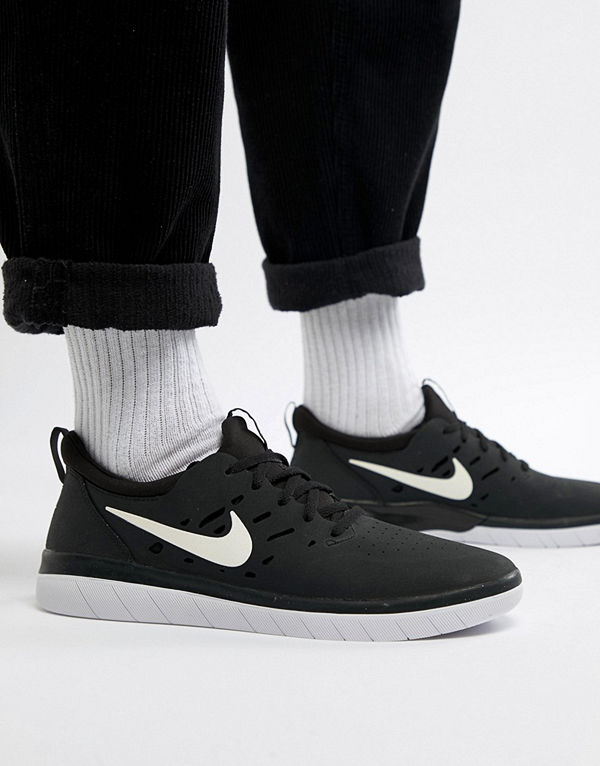 Nike Sb Nyjah Free Skateboarding Trainers In Black AA4272-001
