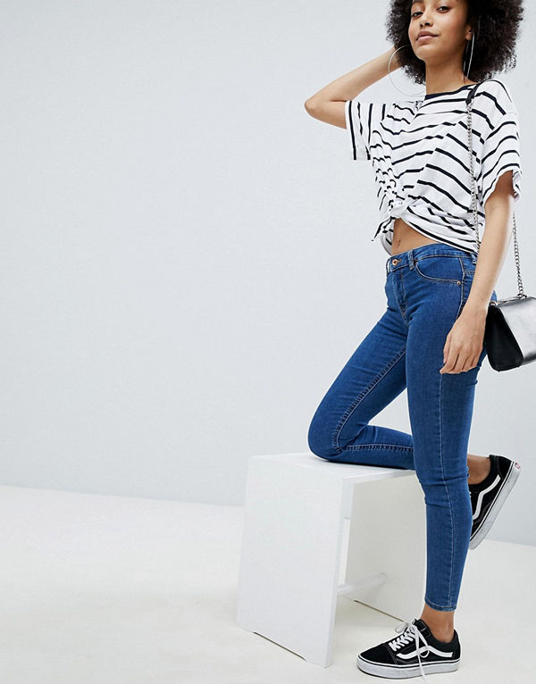 Bershka Jeans med push-up och extra smal passform Mellanblå