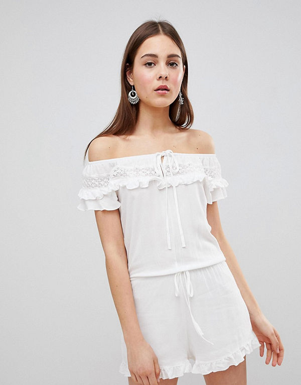Brave Soul Godisfärgad axellös playsuit med volang