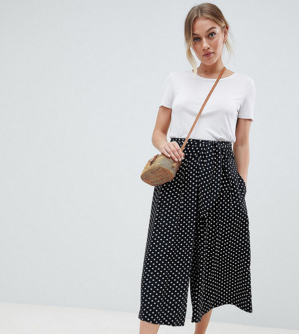 ASOS Petite Prickiga culotte-byxor med knytning i midjan Prickig