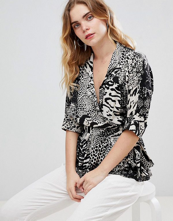 Asos Design Djurpalsmonstrad Omlott Topp Med Kragdetalj Toppar