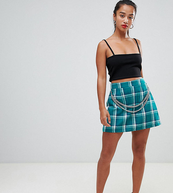 Missguided Petite Grönrutig minikjol med kedjebälte Tealblå