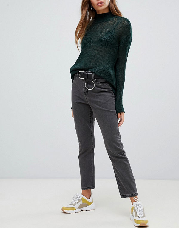 Noisy May Svarta ankle grazer-jeans i "mom jeans"-modell