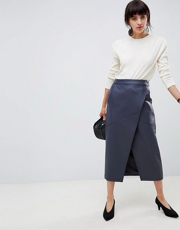 ASOS DESIGN Midikjol i läderimitation med omlottdesign och skärp