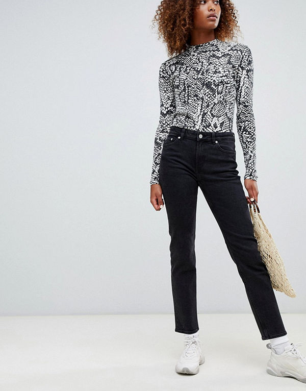 Weekday Jeans med medelhög midja och raka ben