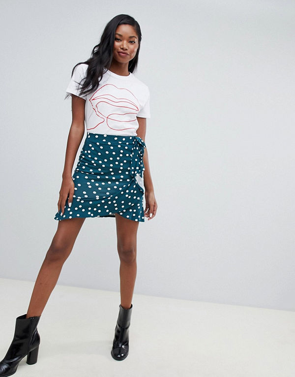 ASOS DESIGN Prickig omlottkjol i minilängd Skogsgrön/ vit