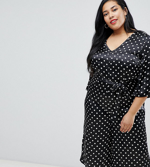 Influence Plus Influence Plusstorlek Prickig jumpsuit i satintyg med knytning i midjan
