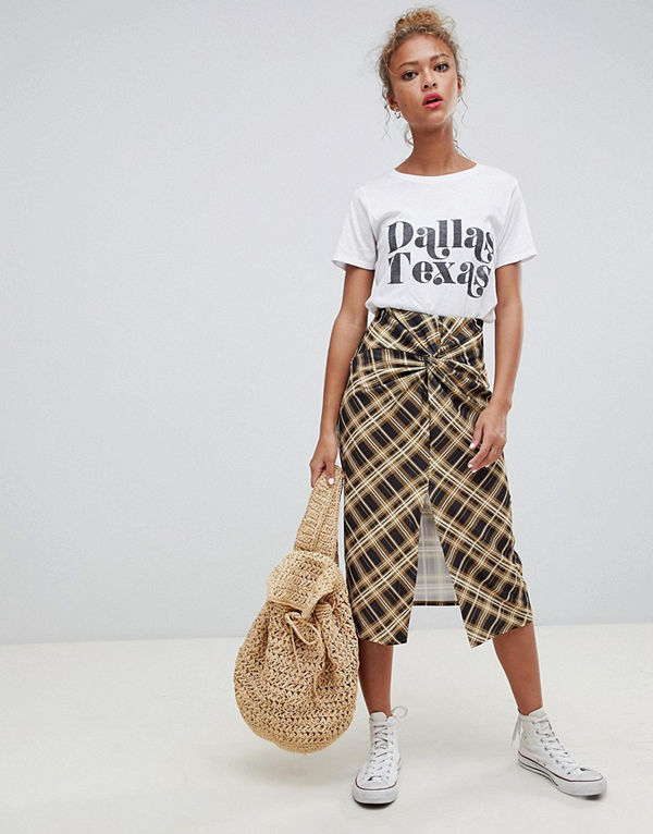 Pull&Bear Rutig midikjol med tvinnad detalj
