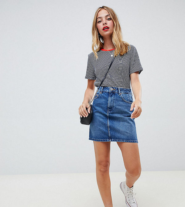 ASOS Petite Mellanblå jeanskjol med hög midja Blå tvätt