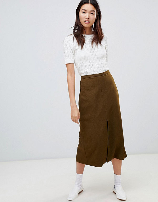 ASOS DESIGN Figursydd midikjol med slits framtill och veckad detalj Oliv