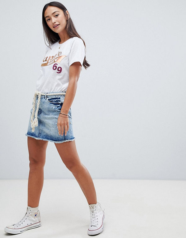 Superdry Minikjol i denim med råskuren kant och sprayad look Himmelsblå