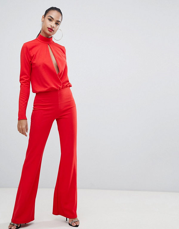 PrettyLittleThing Röd jumpsuit med nyckelhålsutskärning