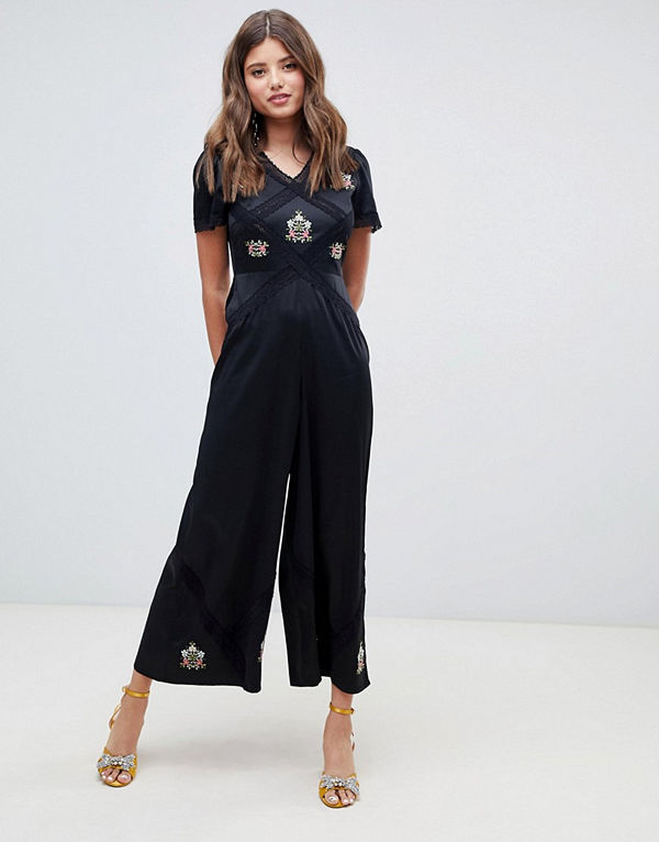 ASOS DESIGN Tea-jumpsuit med broderi och infällda spetsdetaljer