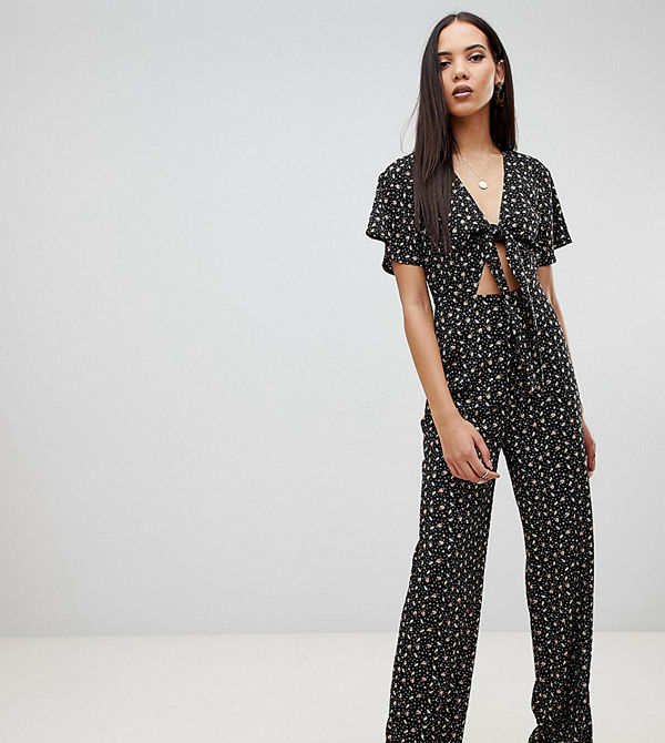 Fashion Union Tall Blom och hjärtmönstrad jumpsuit med knytning framtill Svart blommig
