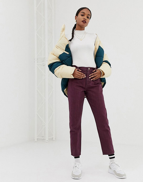 ASOS DESIGN Ritson Oxblodsfärgade mom jeans med hög midja och dekorativ söm i midjan