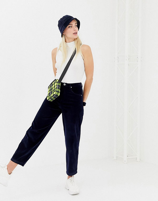 ASOS DESIGN Mörkblå boyfriendjeans i snickarmodell Midnattsblå
