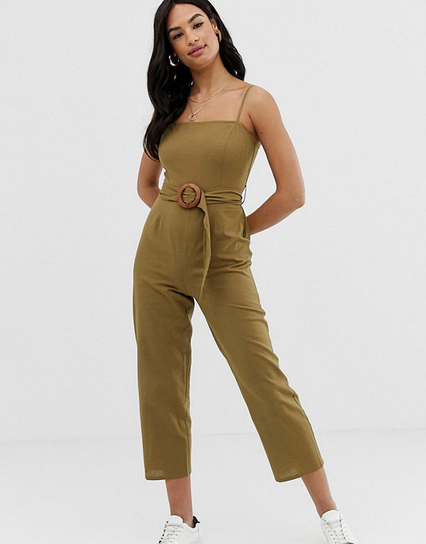 ASOS DESIGN Jumpsuit i förklädesmodell med smala axelband och skärp Kakifärgad