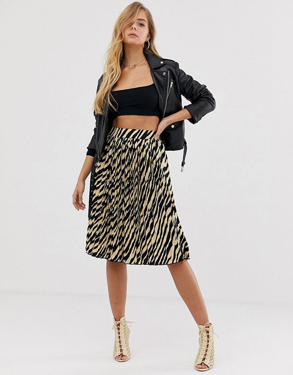 Boohoo Tigermönstrad plisserad midikjol