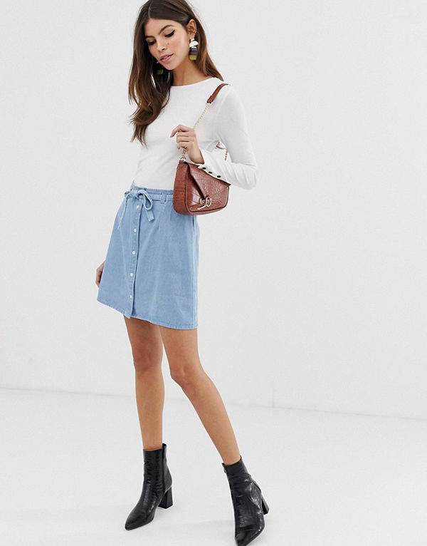 ASOS DESIGN Ljusblå jeanskjol i minilängd med knappar och extra smalt skärp Ljusblå tvätt