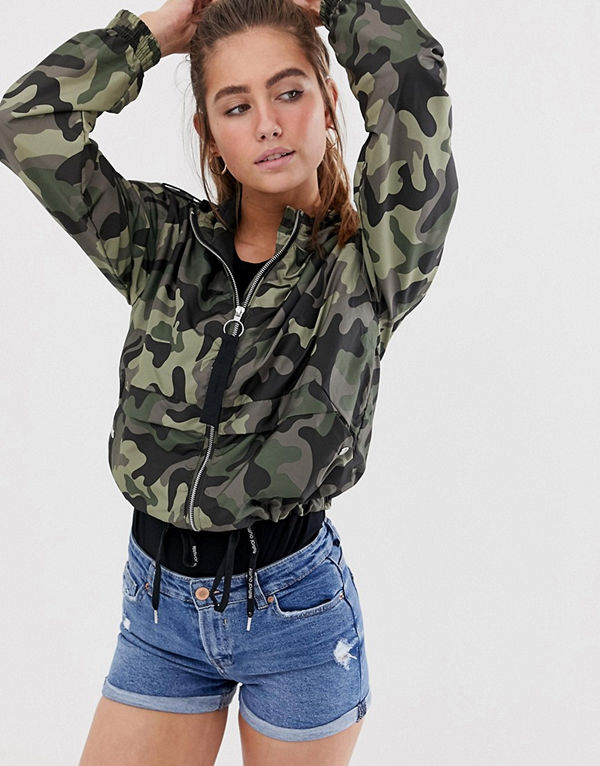 Bershka Blå jeansshorts med uppvikta benslut
