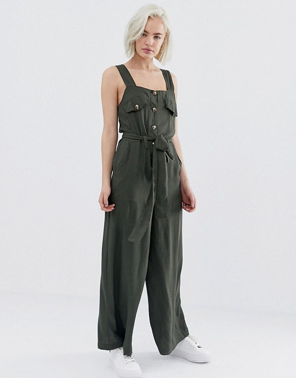 ASOS DESIGN Jumpsuit med knappar i militärstil Kakifärgad