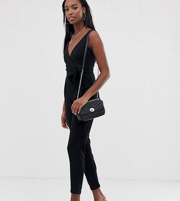 Outrageous Fortune Tall Svart jumpsuit med knytmidja