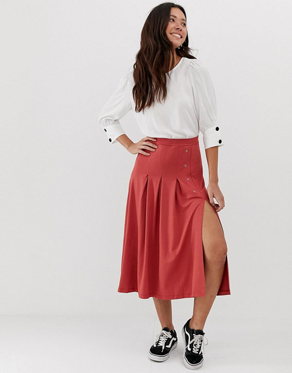 ASOS DESIGN Skaterkjol i midilängd med slits och tryckknappar Terrocotta