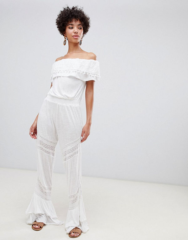 River Island Vit jumpsuit för stranden med bardotringning och volangdetalj