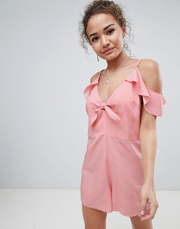 En Crème En Creme Playsuit med bar axel och volangdetalj Blush white