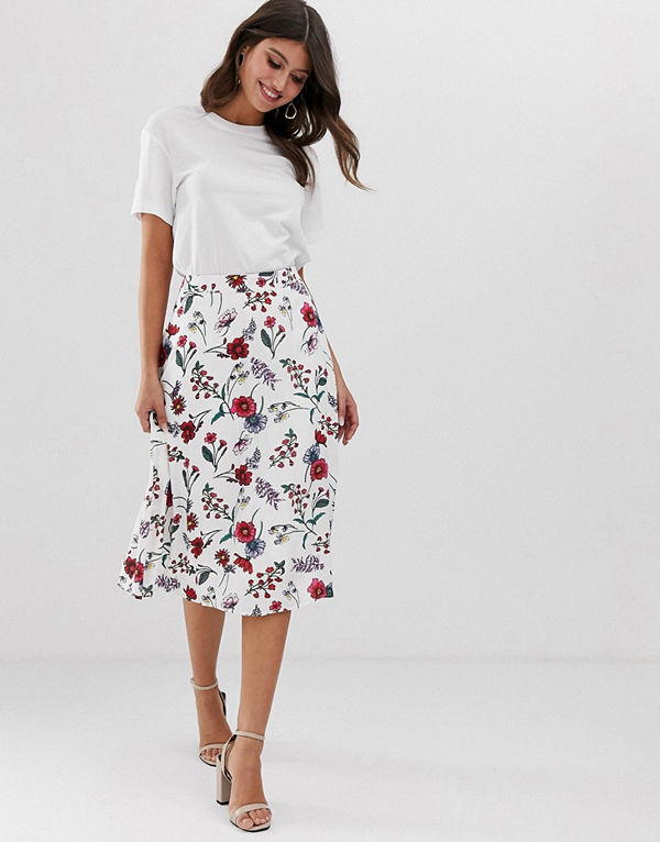 Vila Blommig kjol med asymmetrisk fåll White based floral