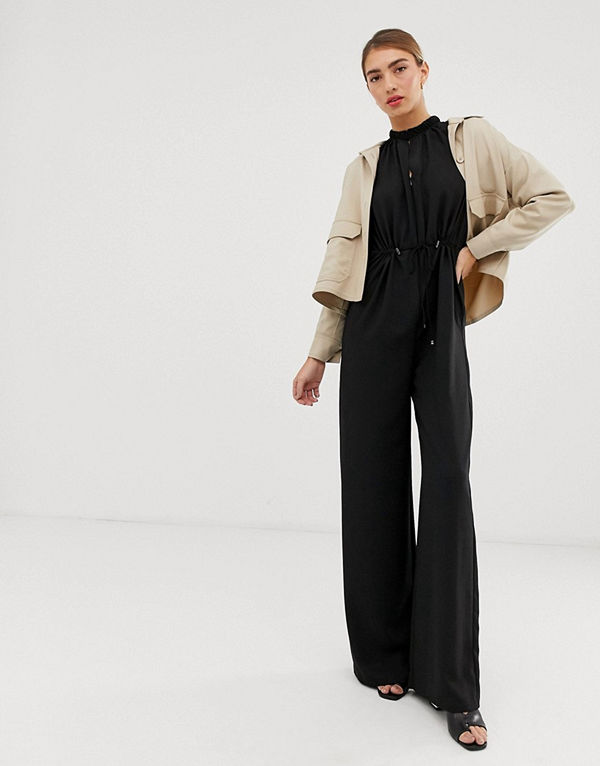 Mango Svart jumpsuit med dragsko