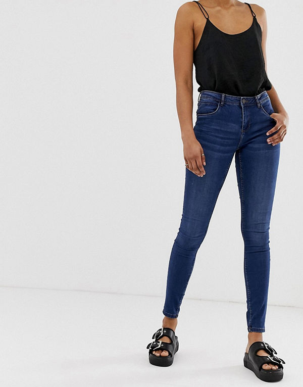 Noisy May Formande jeans med hög midja