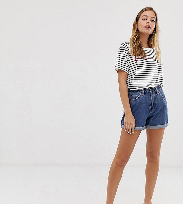 Vero Moda Petite Blå jeansshorts i "mom"-modell med hög midja