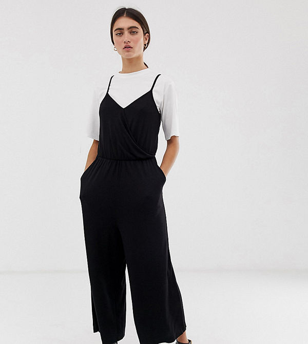 Monki Svart jumpsuit i jersey med omlott fram