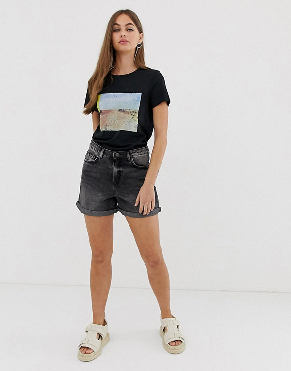 Noisy May Shorts i "mom"-modell