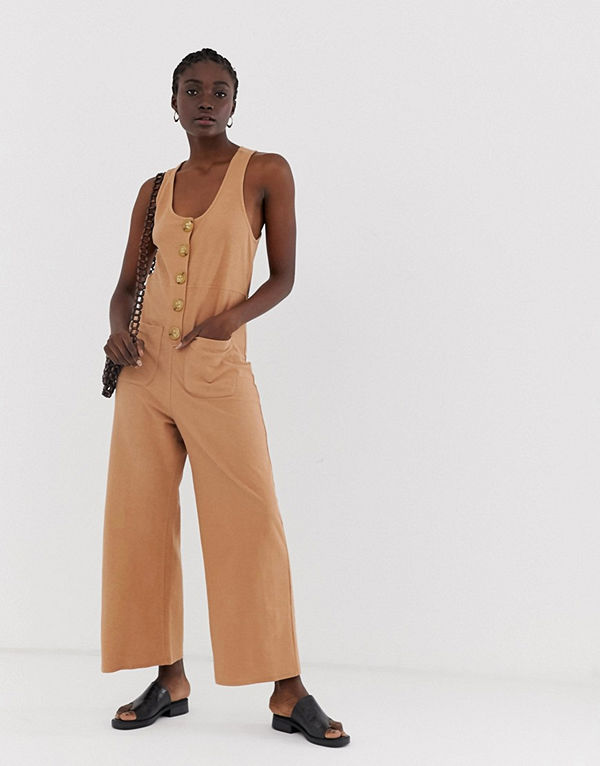 ASOS DESIGN Minimalistisk jumpsuit med knappar Sand