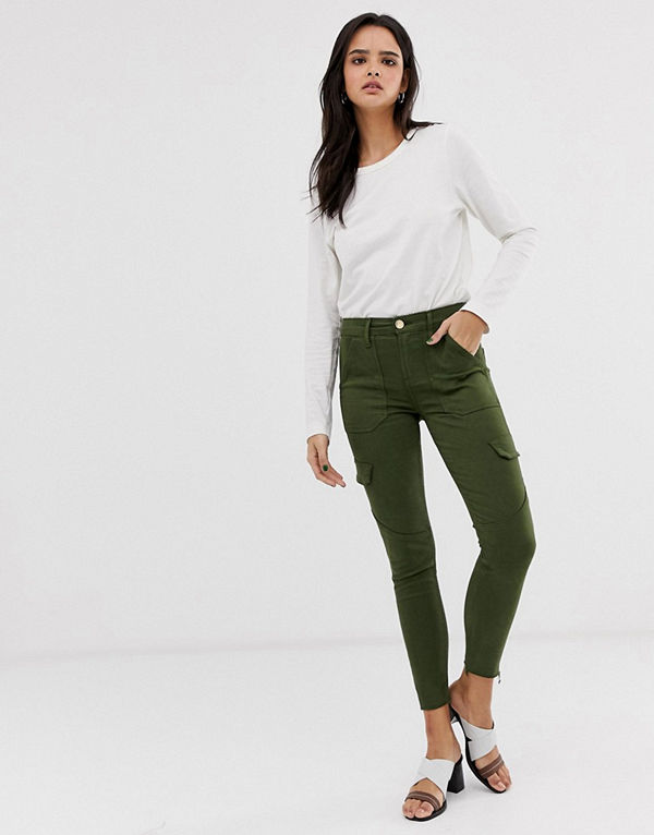 River Island Amelie khakifärgade funktionsjeans Kakifärgad