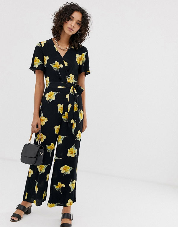 Warehouse Svart jumpsuit med knytning i midjan och gult blommönster