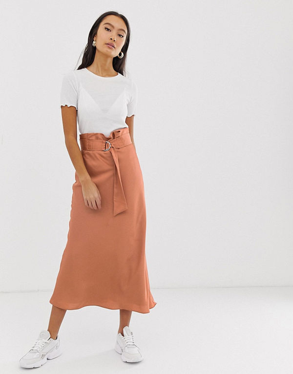 ASOS DESIGN Midikjol i satin med rynkad midja Mörkrosa