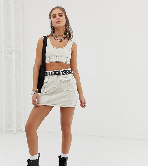 One Above Another Minikjol i denim med funktionella fickor och kontrastsöm