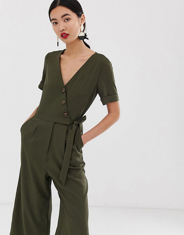 Warehouse Jumpsuit med asymmetrisk knapp i khaki