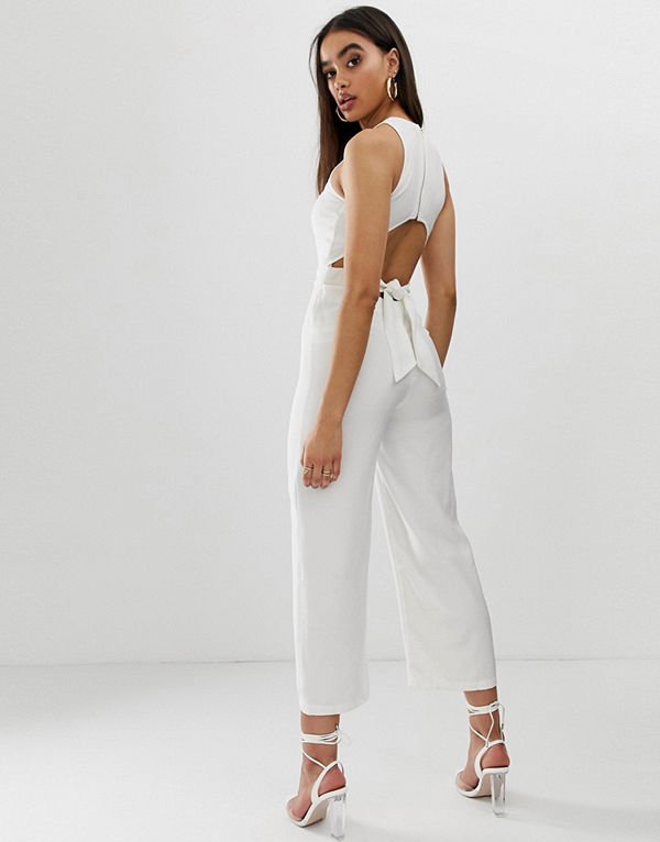 Fashion Union Jumpsuit med vida ben och utskurna detaljer i ryggen Écru