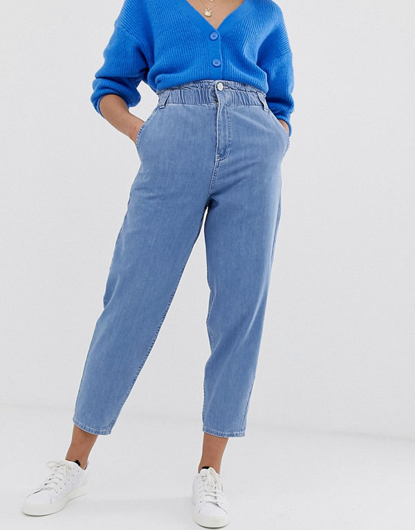 ASOS DESIGN Mjuka peg-jeans i ljus vintagetvätt med elastisk indragen midja Ljust vintage-blå