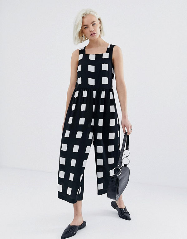 ASOS DESIGN Svart minimalistisk jumpsuit med vitt rutmönster och ryschad midja Enfärgat rutmönster