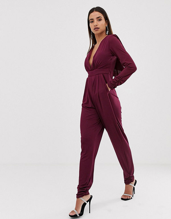 Forever Unique Djupt urringad jumpsuit med cape