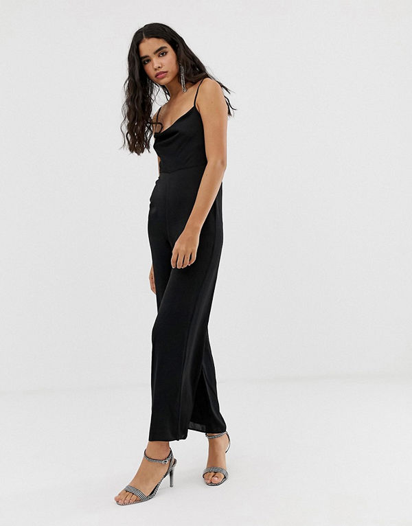 Miss Selfridge Svart jumpsuit med draperad urringning